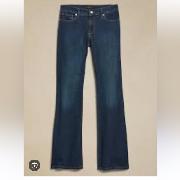 Low rise bootcut
Banana Republic
Size 29/8 - Picture 2 of 4
